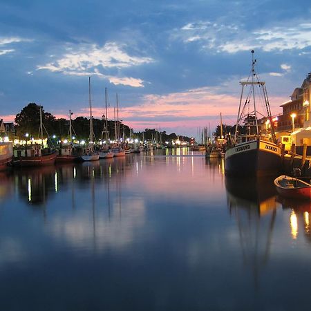 Vormann Jantzen, Direkt Am Leuchtturm Apartman Rostock Kültér fotó